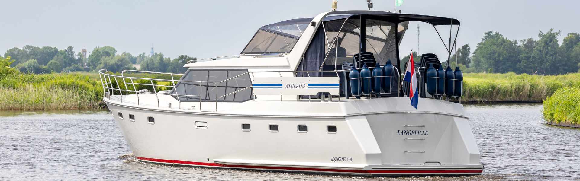 De Driesprong Yachtcharters Exterieur Motorjacht Atherina 3 (1)
