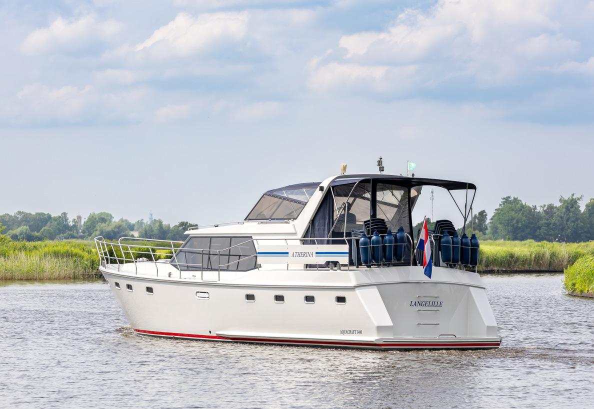De Driesprong Yachtcharters Exterieur Motorjacht Atherina 3 (1)