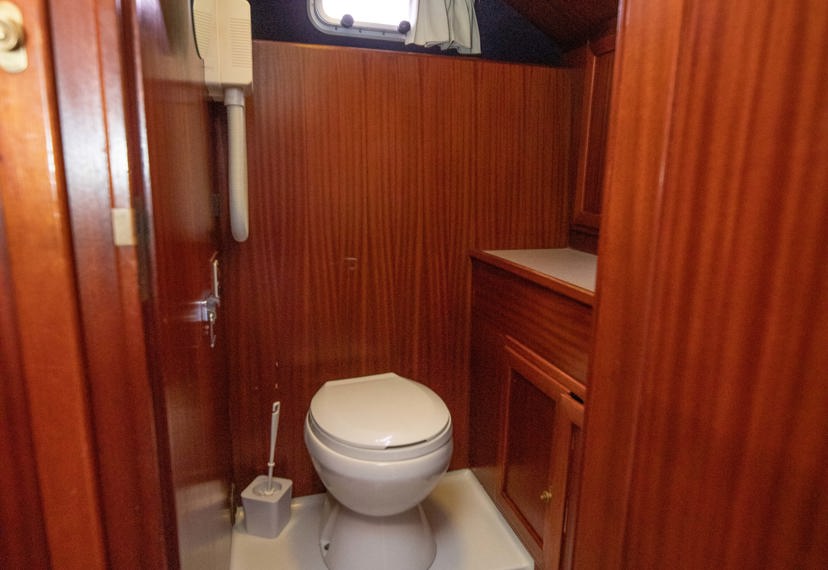 De Driesprong Yachtcharters Interieur Motorjacht Fenris 18