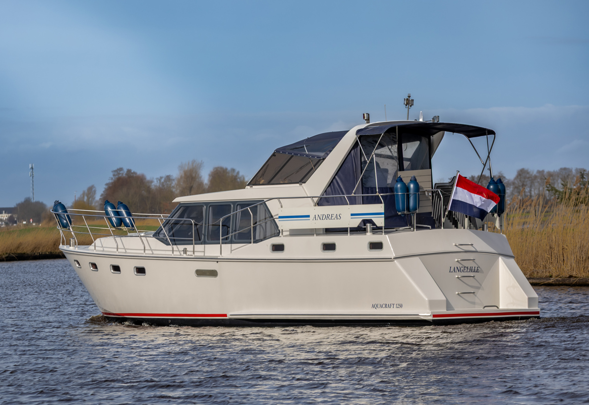 De Driesprong Yachtcharters Exterieur Motorjacht Andreas 12