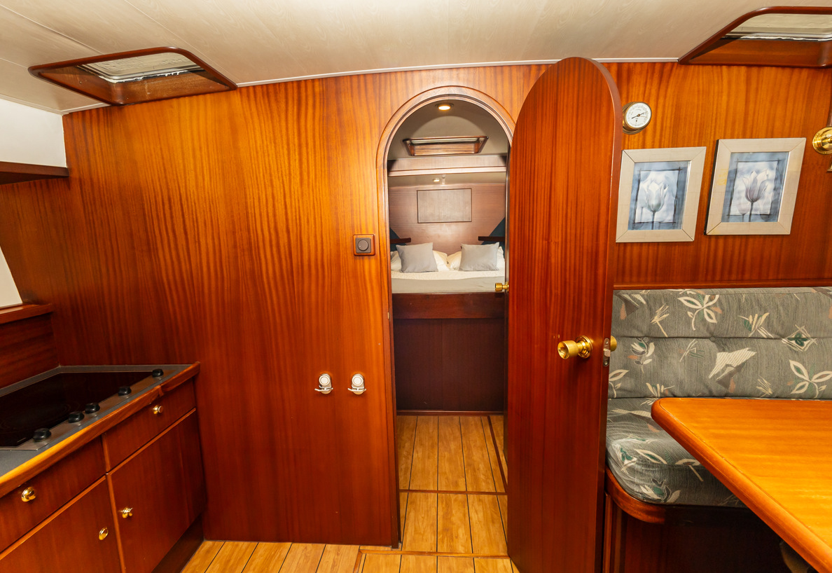De Driesprong Yachtcharters Interieur Motorjacht Atherina 19