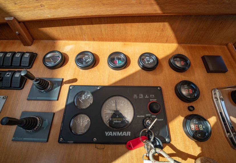 De Driesprong Yachtcharters Interieur Motorjacht Flarde 26
