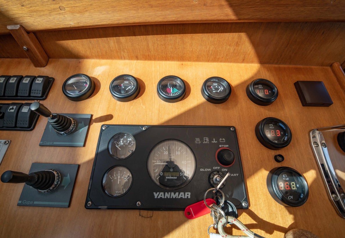 De Driesprong Yachtcharters Interieur Motorjacht Flarde 26
