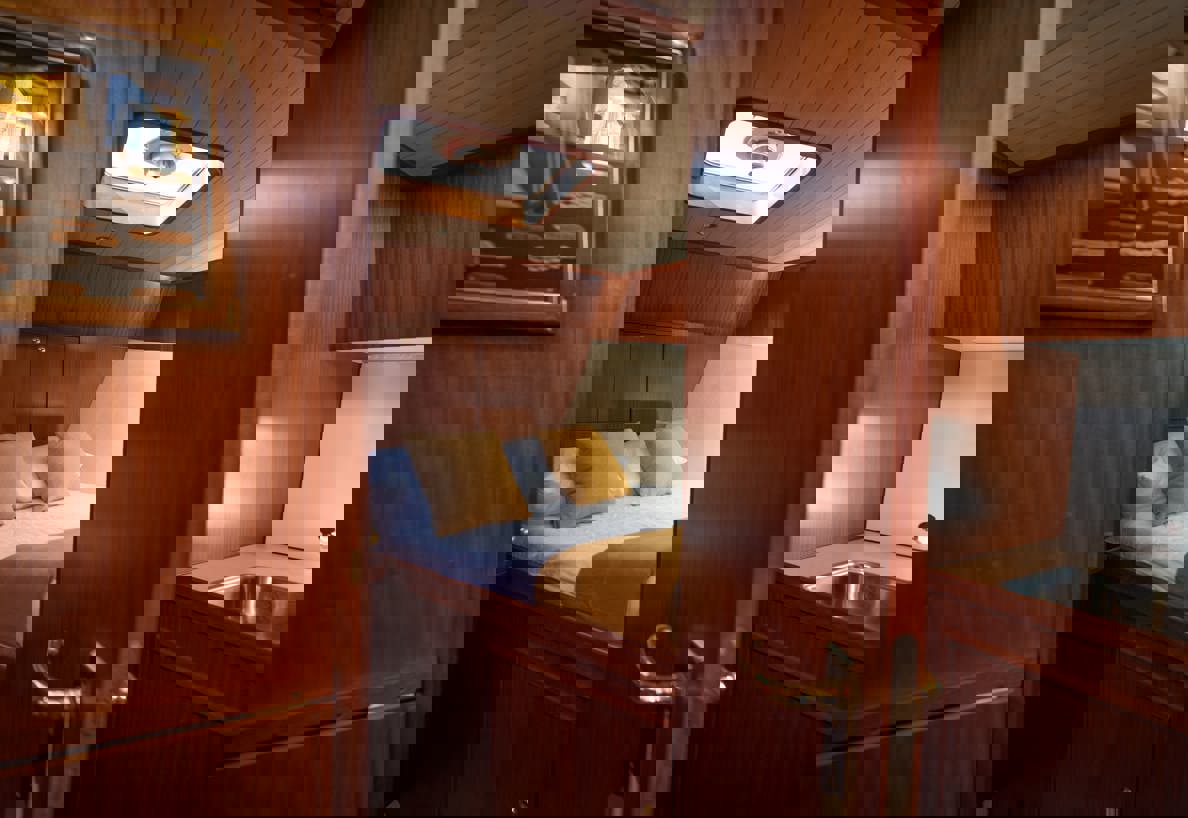 De Driesprong Yachtcharters Interieur Motorjacht Sparus 12