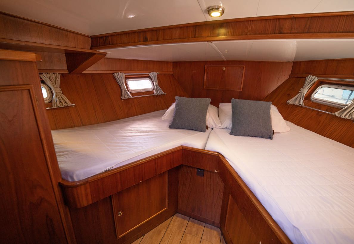 De Driesprong Yachtcharters Interieur Motorjacht Alopia 07