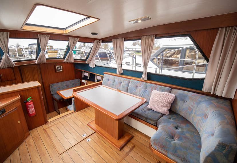 De Driesprong Yachtcharters Interieur Motorjacht Andreas 10