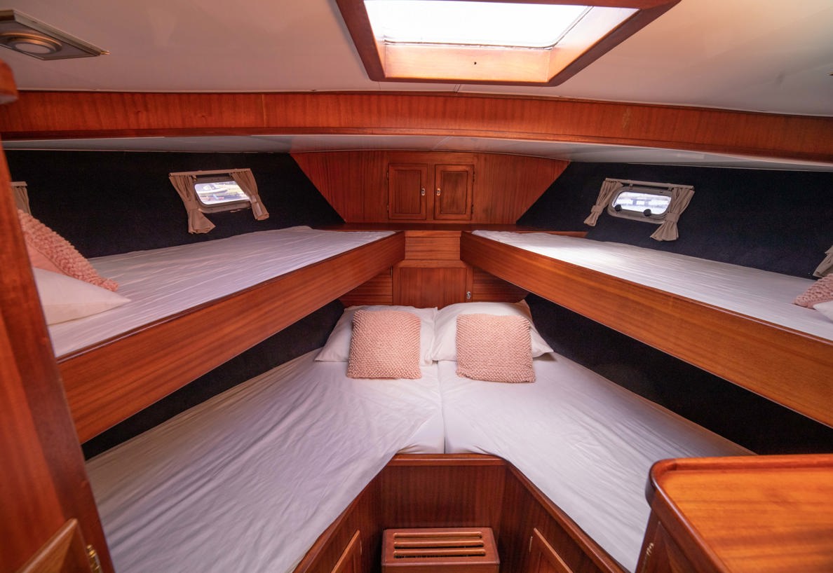 De Driesprong Yachtcharters Interieur Motorjacht Kuinder 01