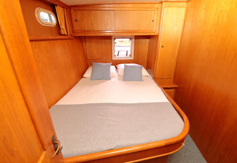 De Driesprong Yachtcharters Interieur Motorjacht La Bohéme 24