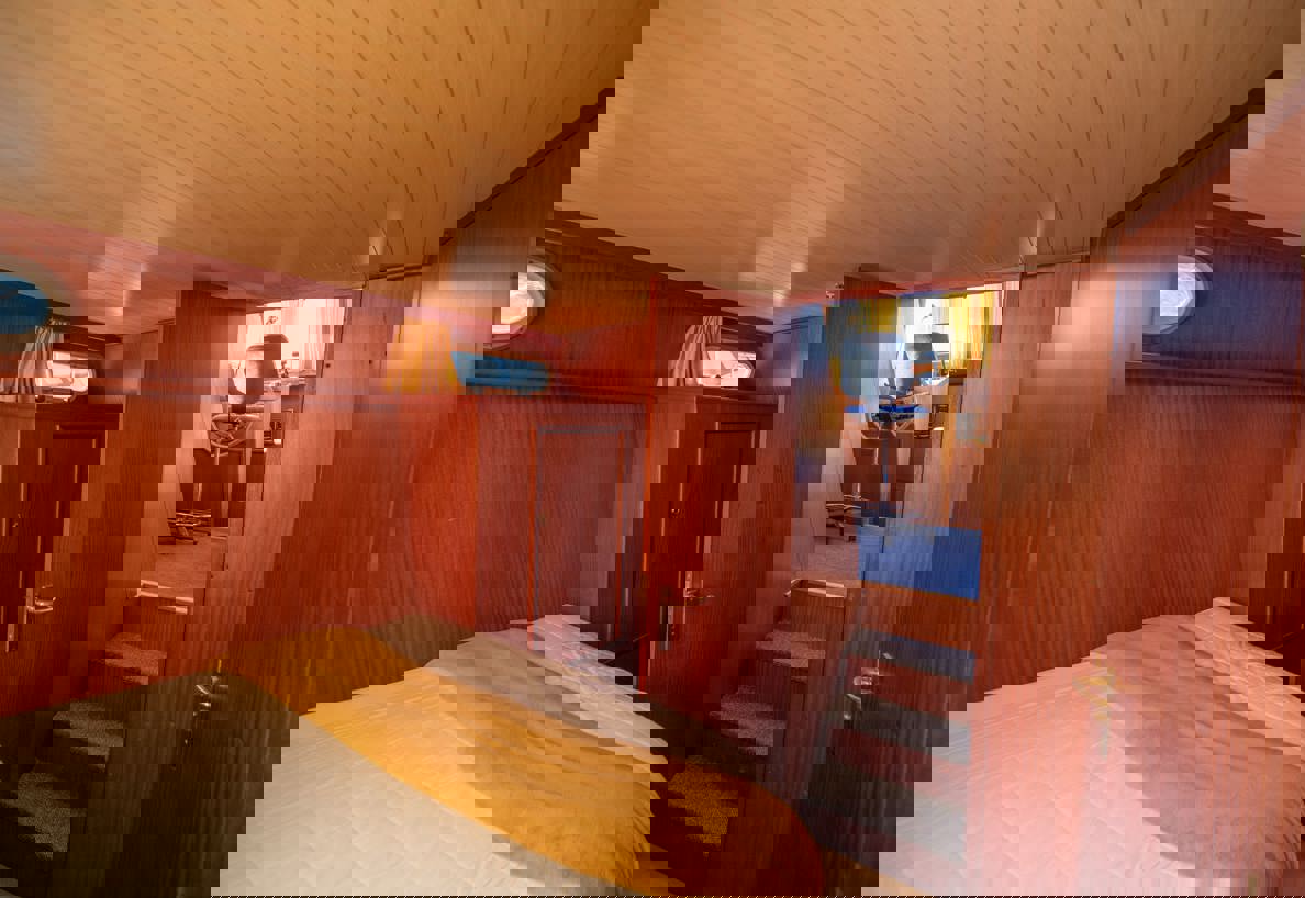 De Driesprong Yachtcharters Interieur Motorjacht Sparus 16