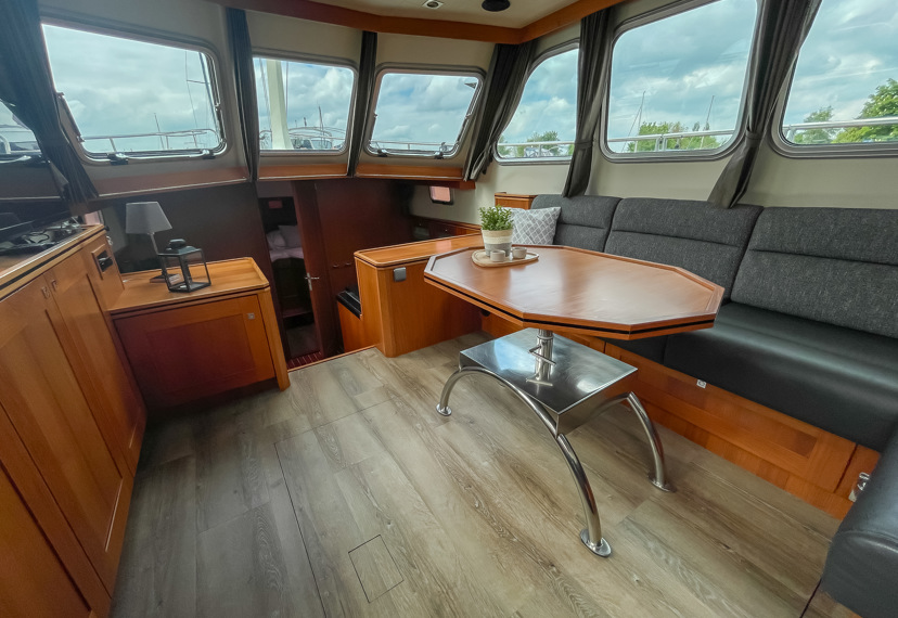 De Driesprong Yachtcharters Interieur Poseidon 27