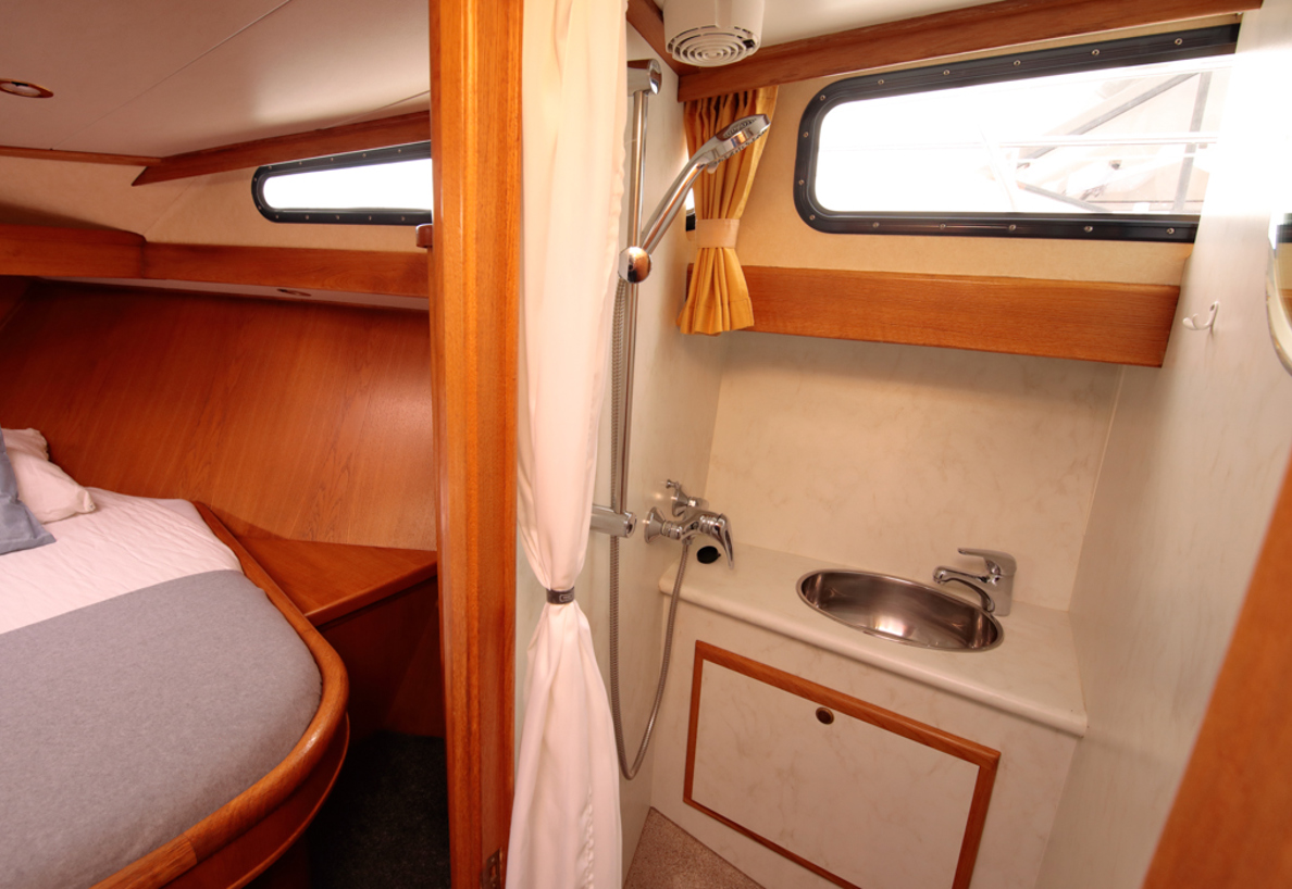 De Driesprong Yachtcharters Interieur Motorjacht Saphir 19