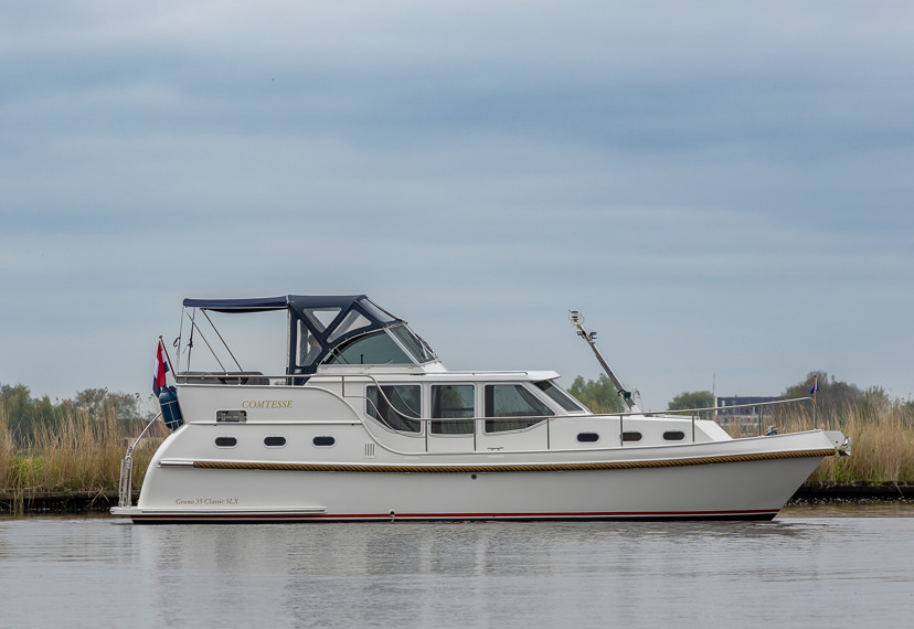De Driesprong Yachtcharters Exterieur Motorjacht Comtesse 59