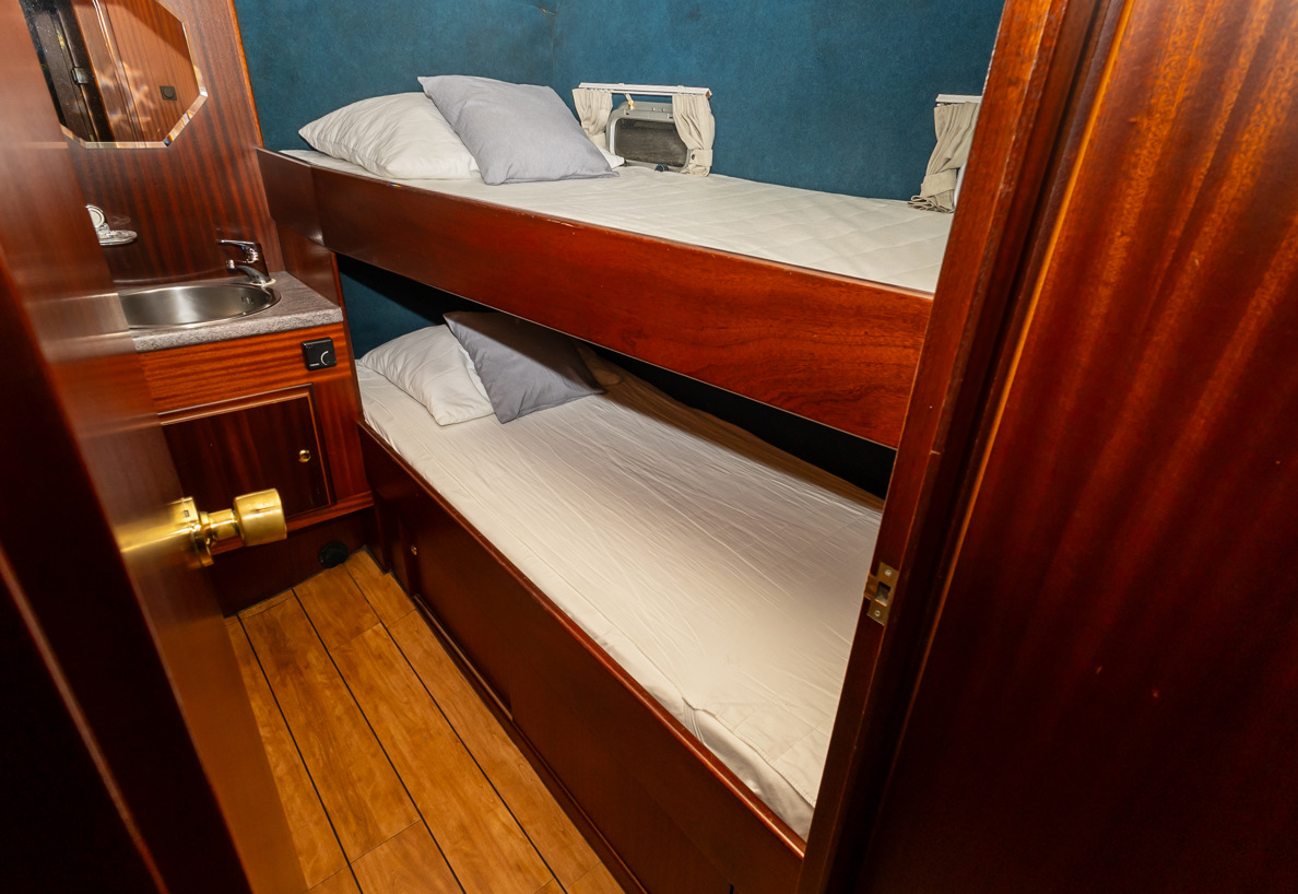 De Driesprong Yachtcharters Interieur Motorjacht Atherina 9