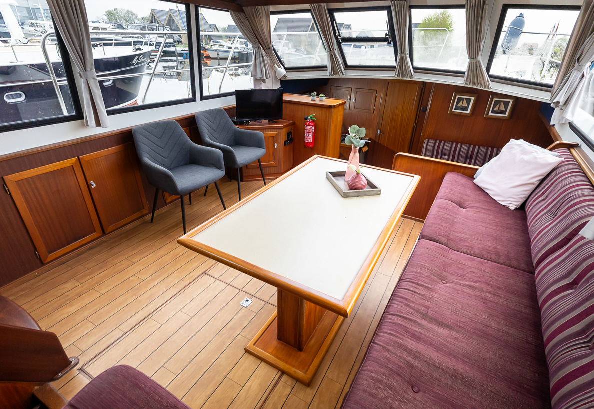 De Driesprong Yachtcharters Interieur Motorjacht Kuinder 32