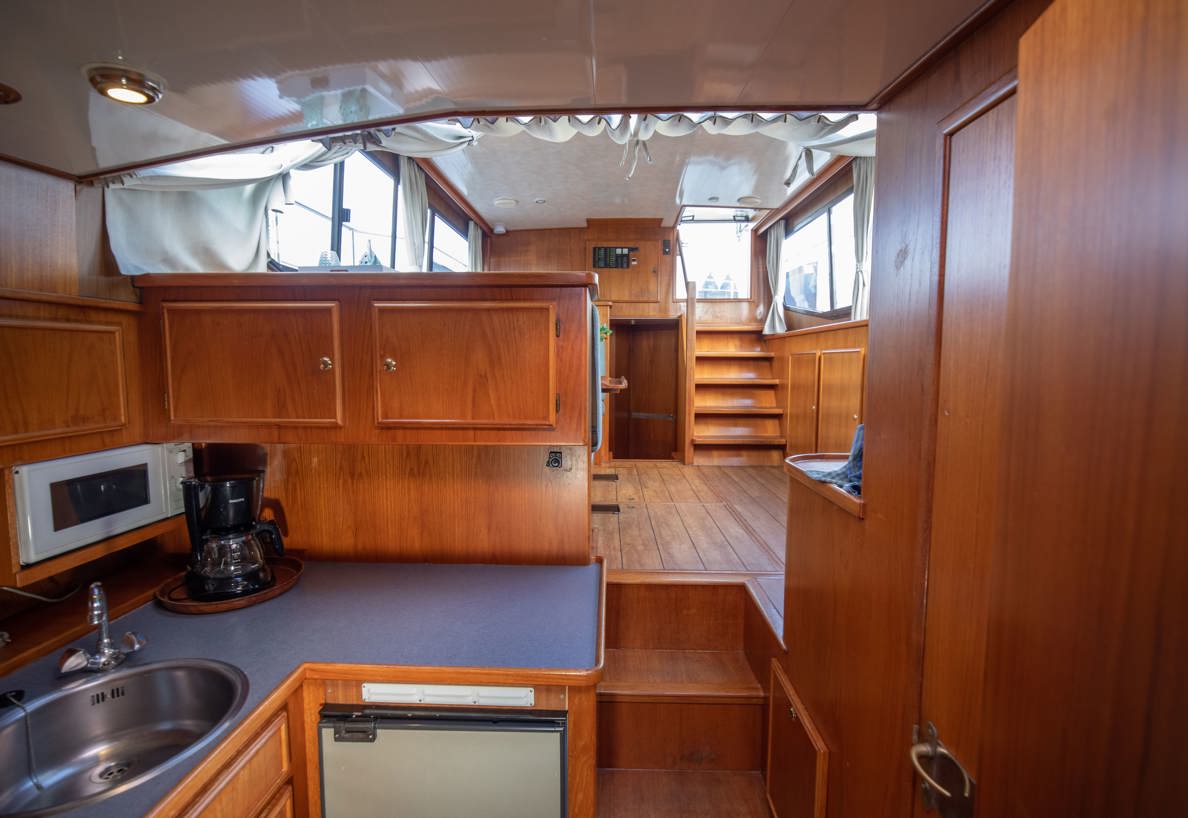 De Driesprong Yachtcharters Interieur Motorjacht Alopia 05