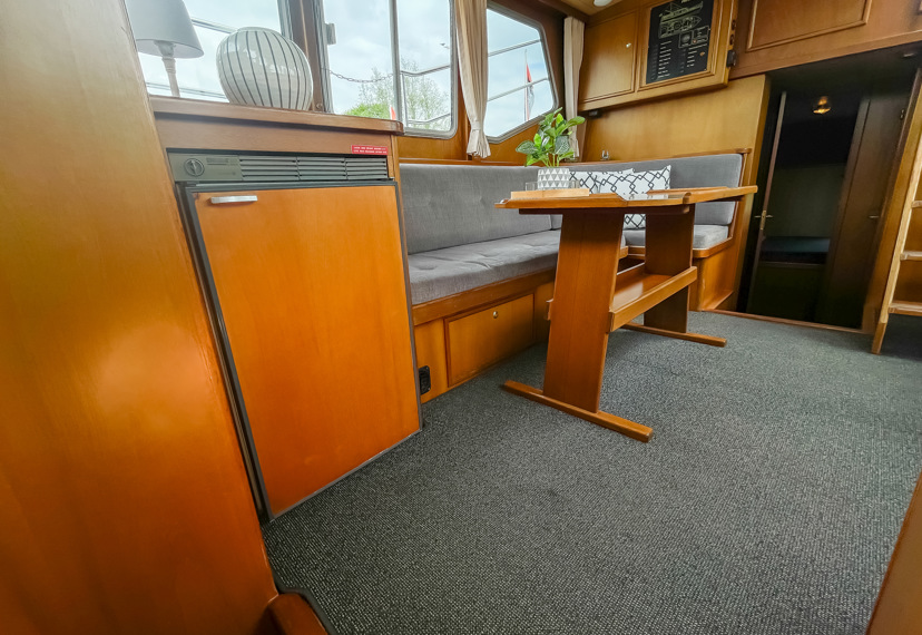 De Driesprong Yachthcharters Interieur Motorjacht Frisa 6