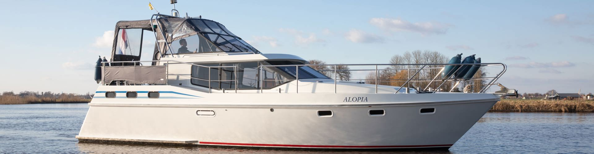 De Driesprong Yachtcharters Exterieur Motorjacht Alopia 15