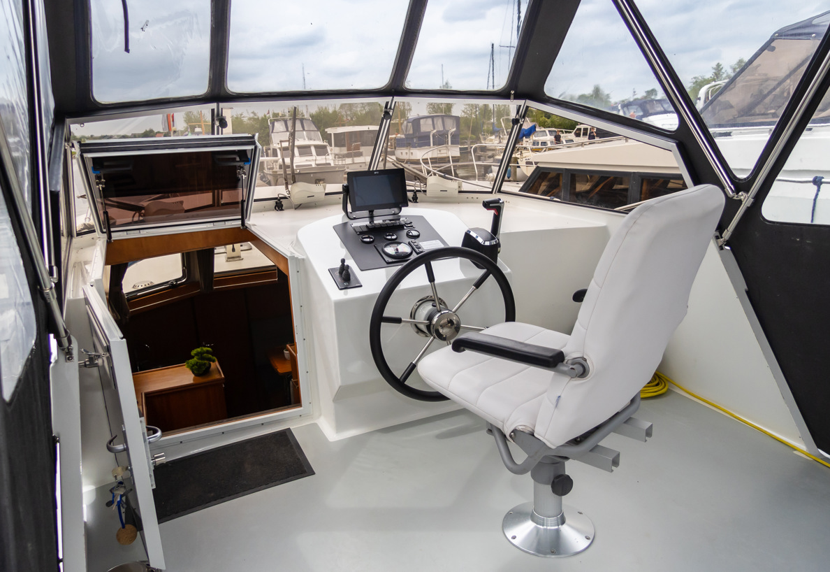 De Driesprong Yachtcharters Interieur Motorjacht Copain 3 (1)