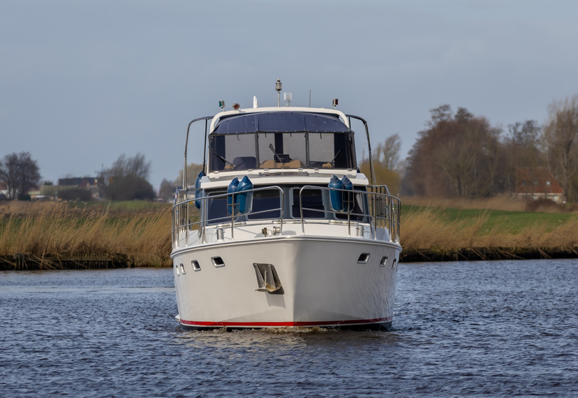 De Driesprong Yachtcharters Exterieur Motorjacht Andreas 13