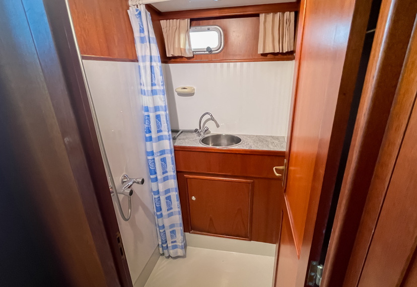 De Driesprong Yachthcharters Interieur Motorjacht Frisa 10