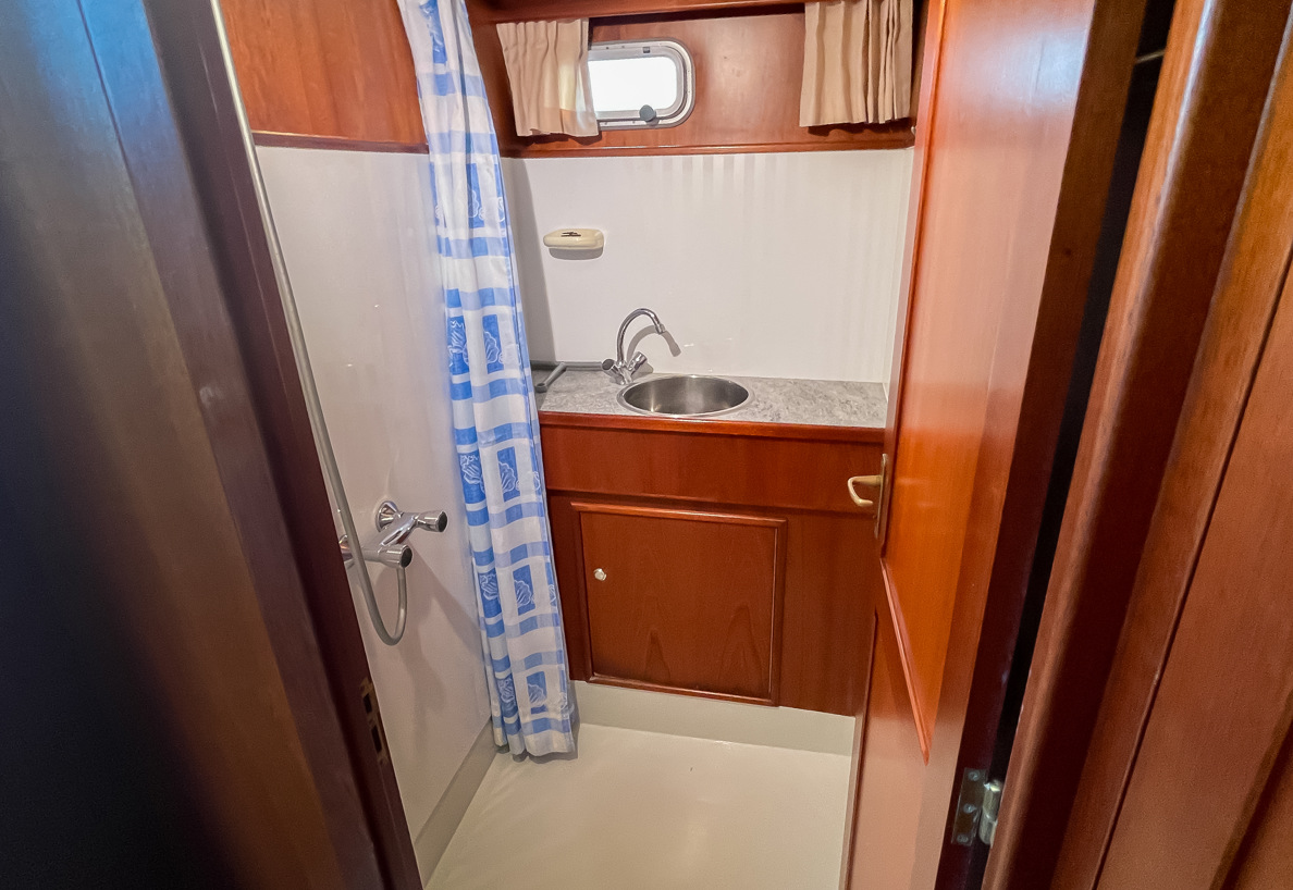 De Driesprong Yachthcharters Interieur Motorjacht Frisa 10