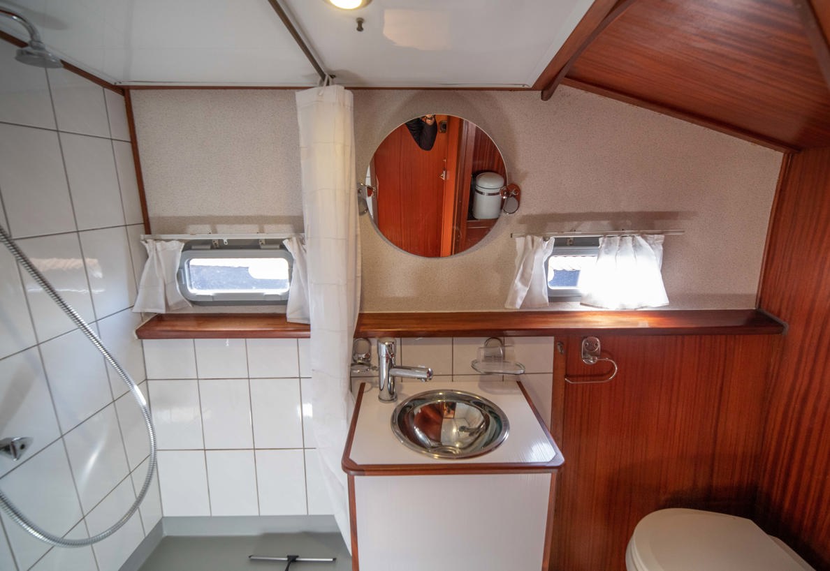 De Driesprong Yachtcharters Interieur Motorjacht Tjonger 16