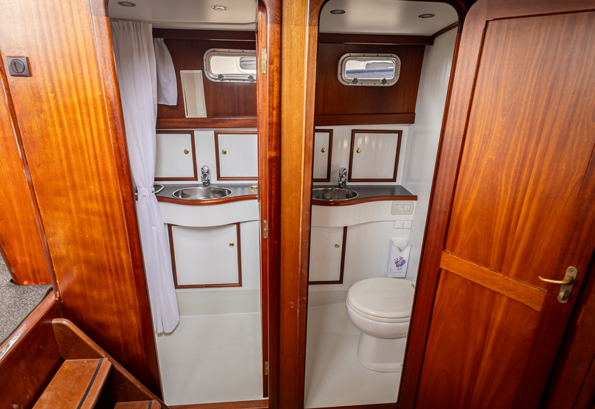 De Driesprong Yachtcharters Interieur Motorjacht Freon 38