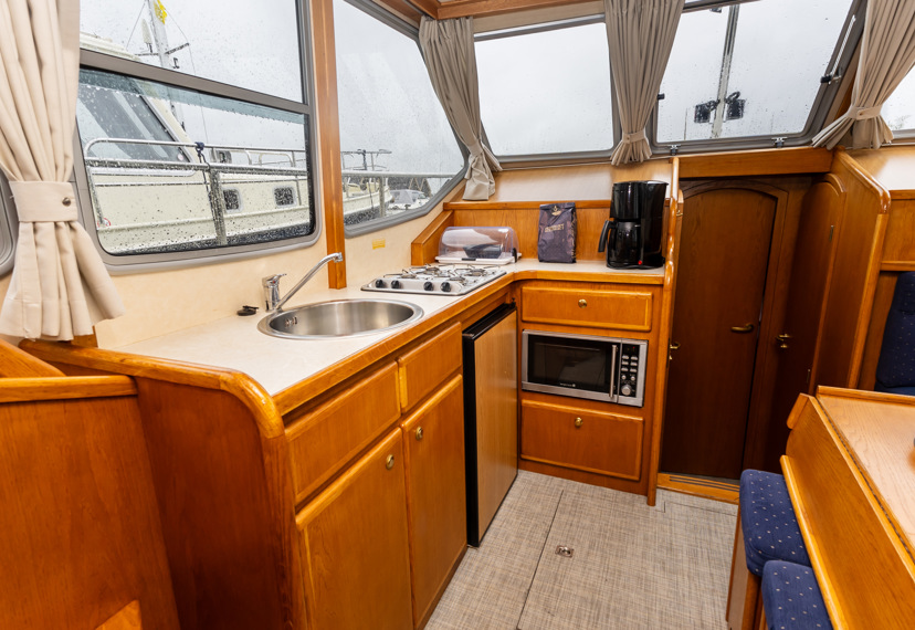 De Driesprong Yachtcharters Interieur Motorjacht Comtesse 12