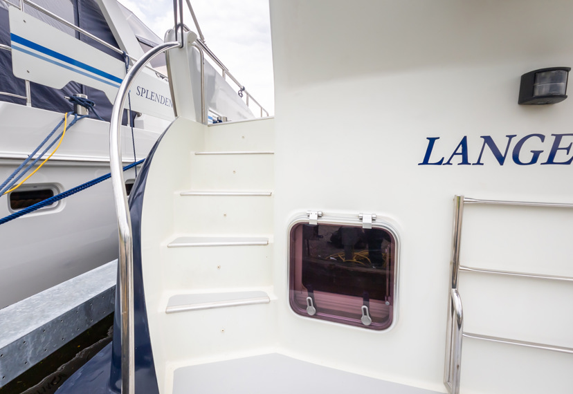 De Driesprong Yachtcharters Exterieur Motorjacht La Boheme 14
