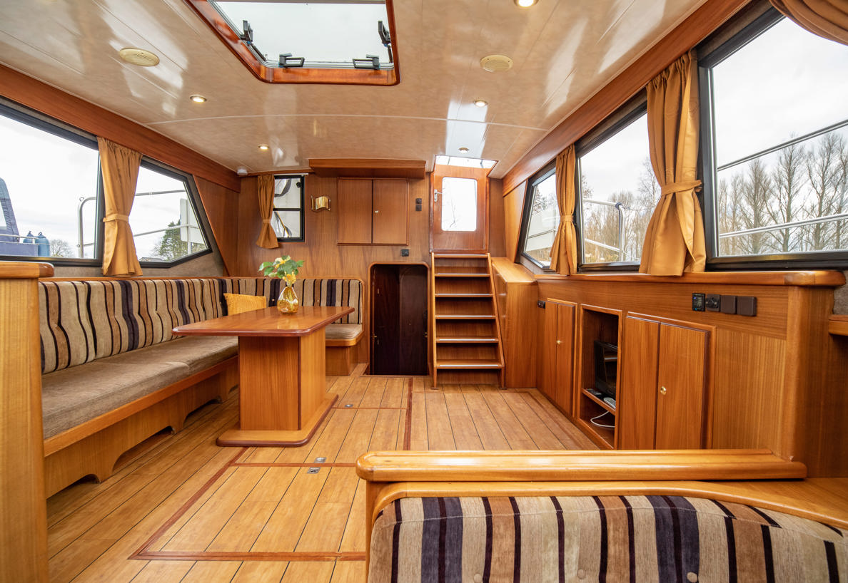De Driesprong Yachtcharters Interieur Motorjacht Splendens 15