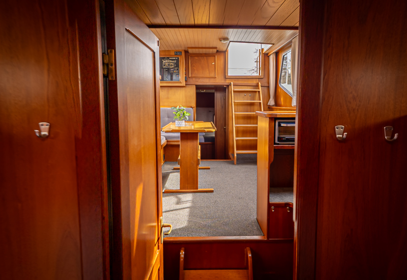 De Driesprong Yachthcharters Interieur Motorjacht Frisa 27
