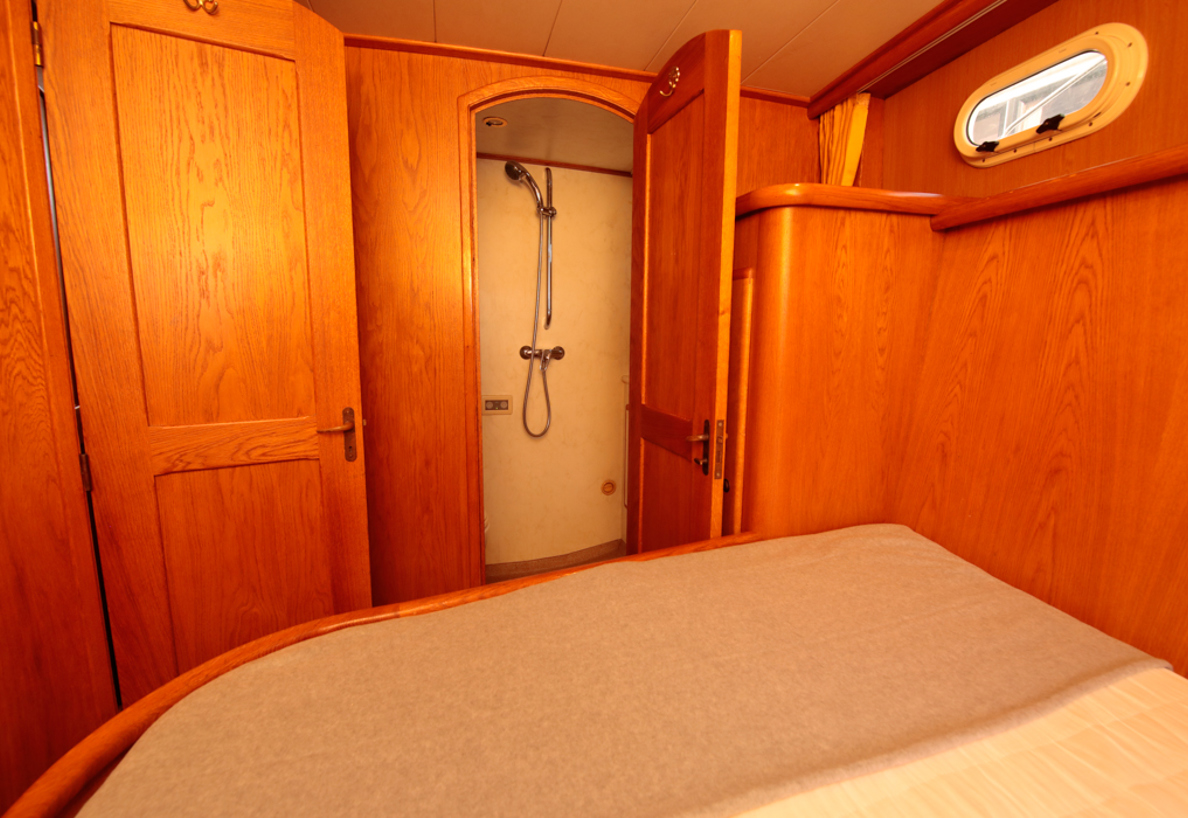 De Driesprong Yachtcharters Interieur Motorjacht La Bohéme 20