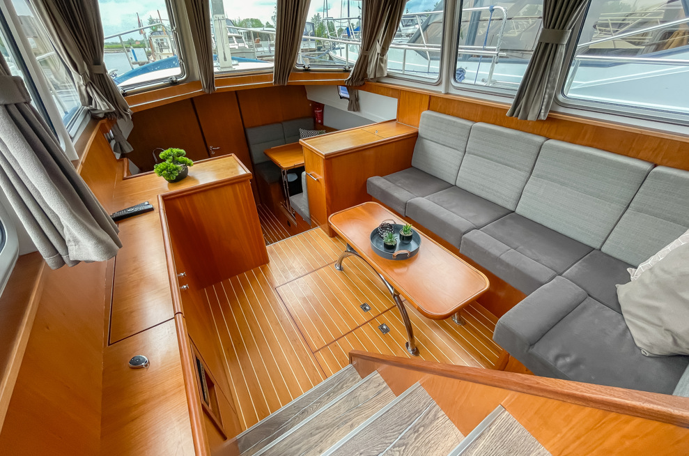 De Driesprong Yachtcharters Interieur Motorjacht Copain 9 (1)