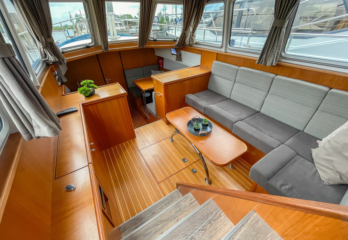 De Driesprong Yachtcharters Interieur Motorjacht Copain 9 (1)