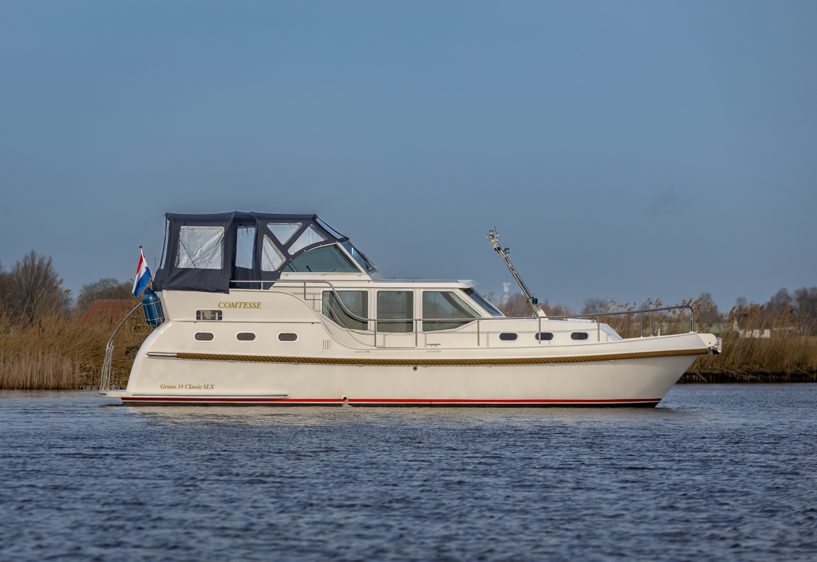 De Driesprong Yachtcharters Exterieur Motorjacht Comtesse 84