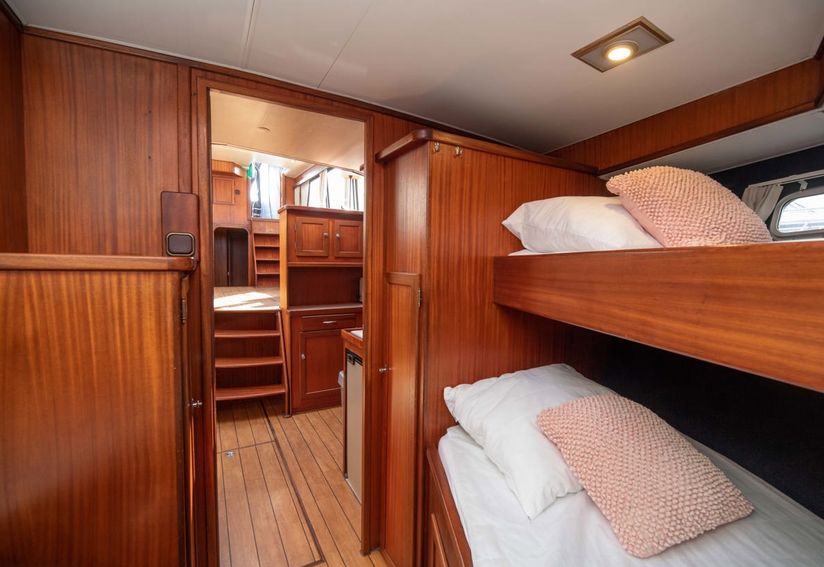 De Driesprong Yachtcharters Interieur Motorjacht Kuinder 04