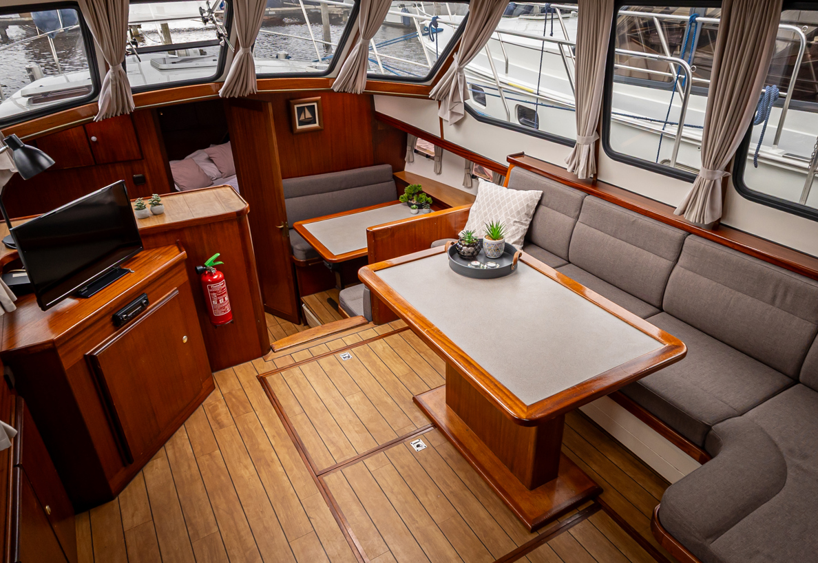 De Driesprong Yachtcharters Interieur Motorjacht Andreas 36